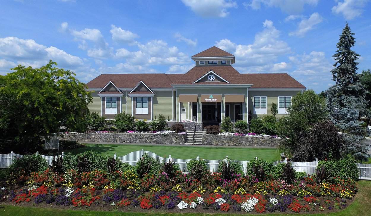 Host Your Wedding at Pleasant Valley Country Club